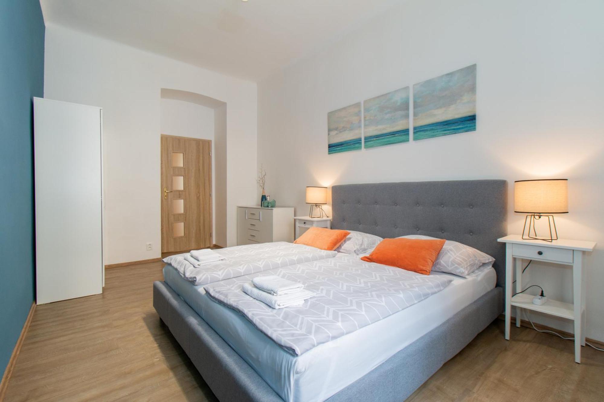 Apartment Riverside Cr *