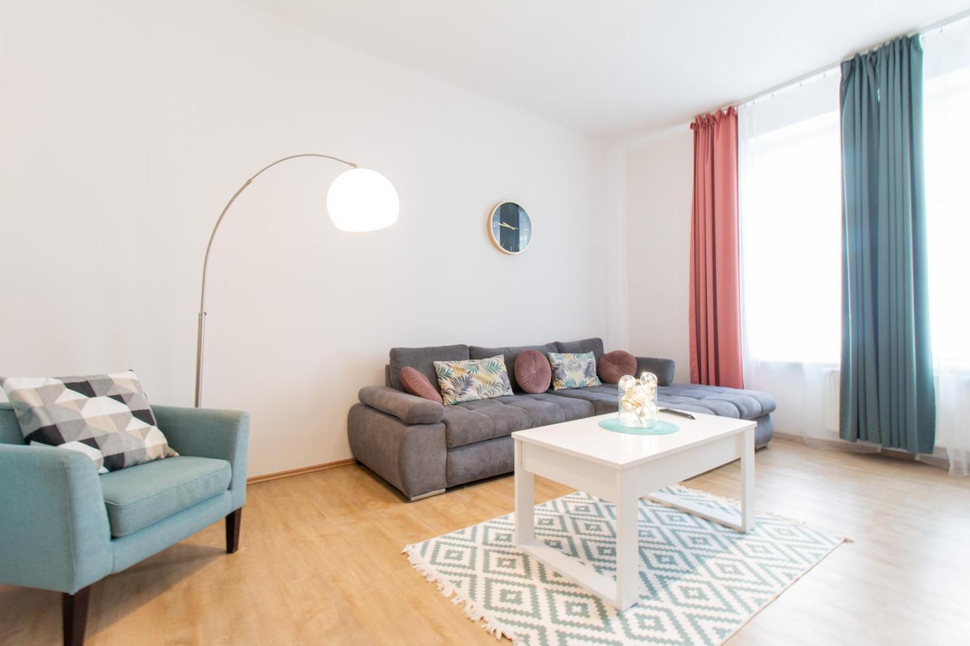 Riverside Cr Apartment *