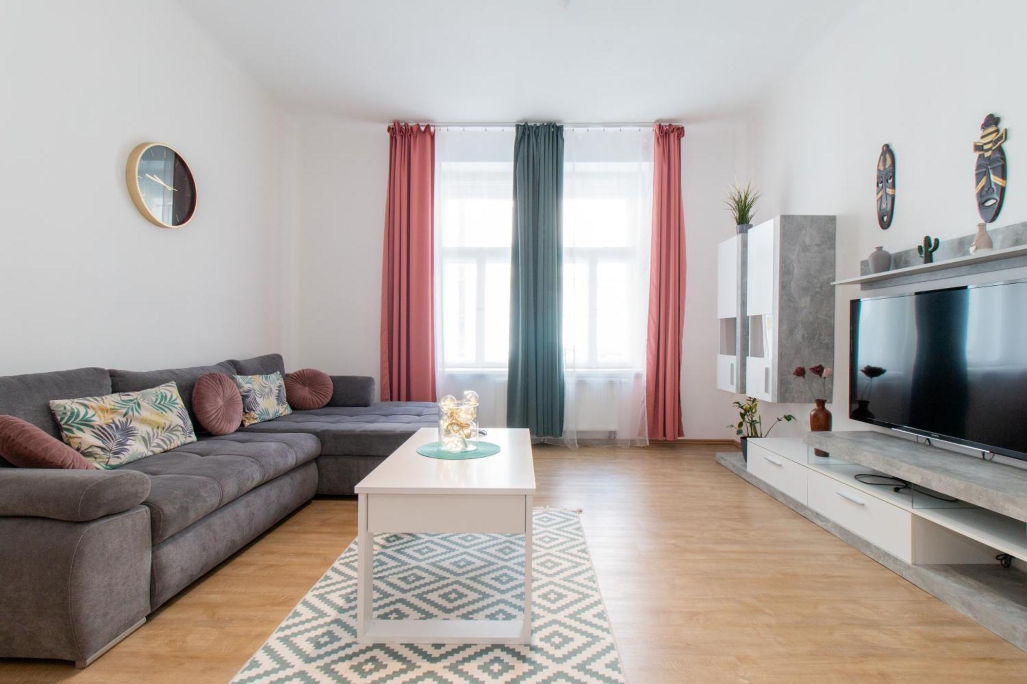 Riverside Cr Apartment *