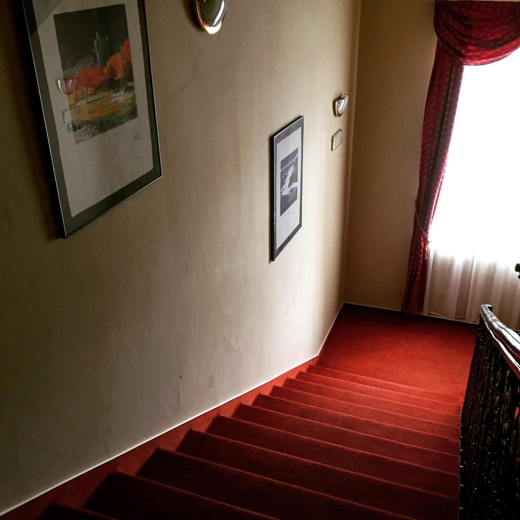 Light 2* Prag