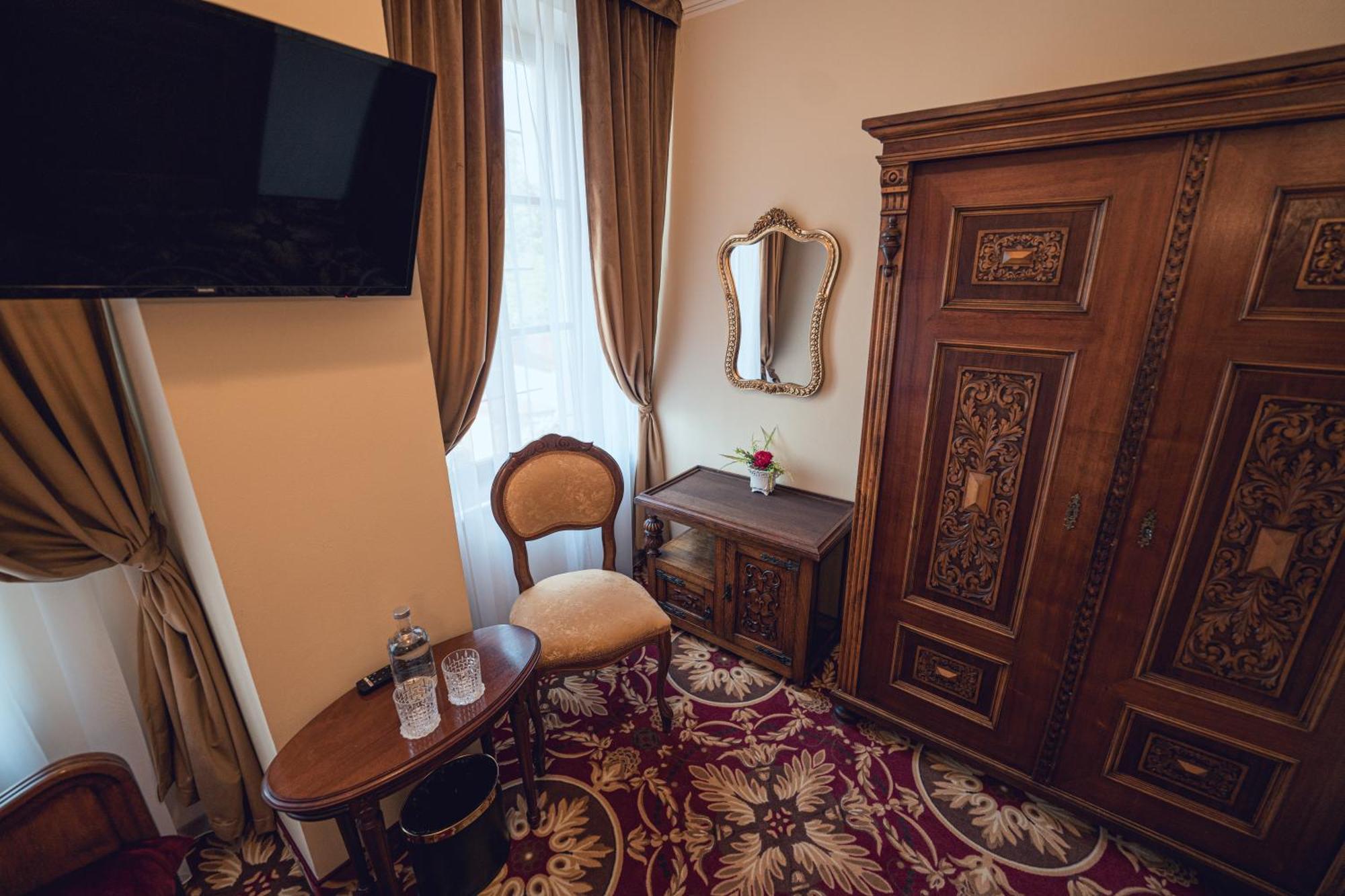 Svatojansky Dvur 4* Prague