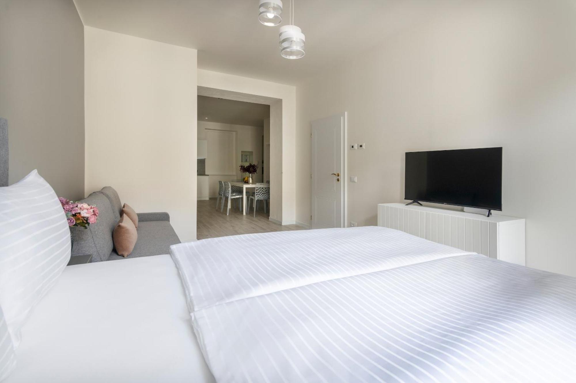 Kinsky Garden And By Dwellfort Aparthotel 4*