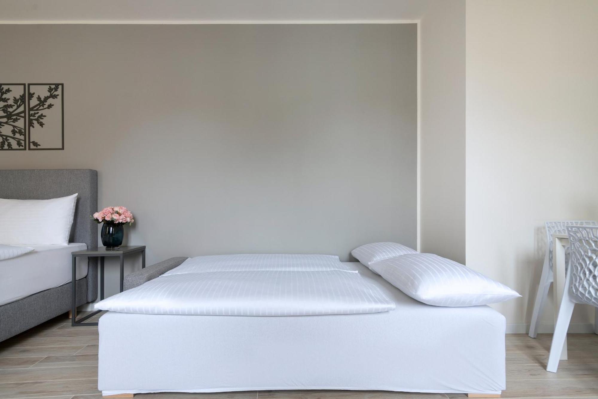 Kinsky Garden And By Dwellfort Aparthotel Prague