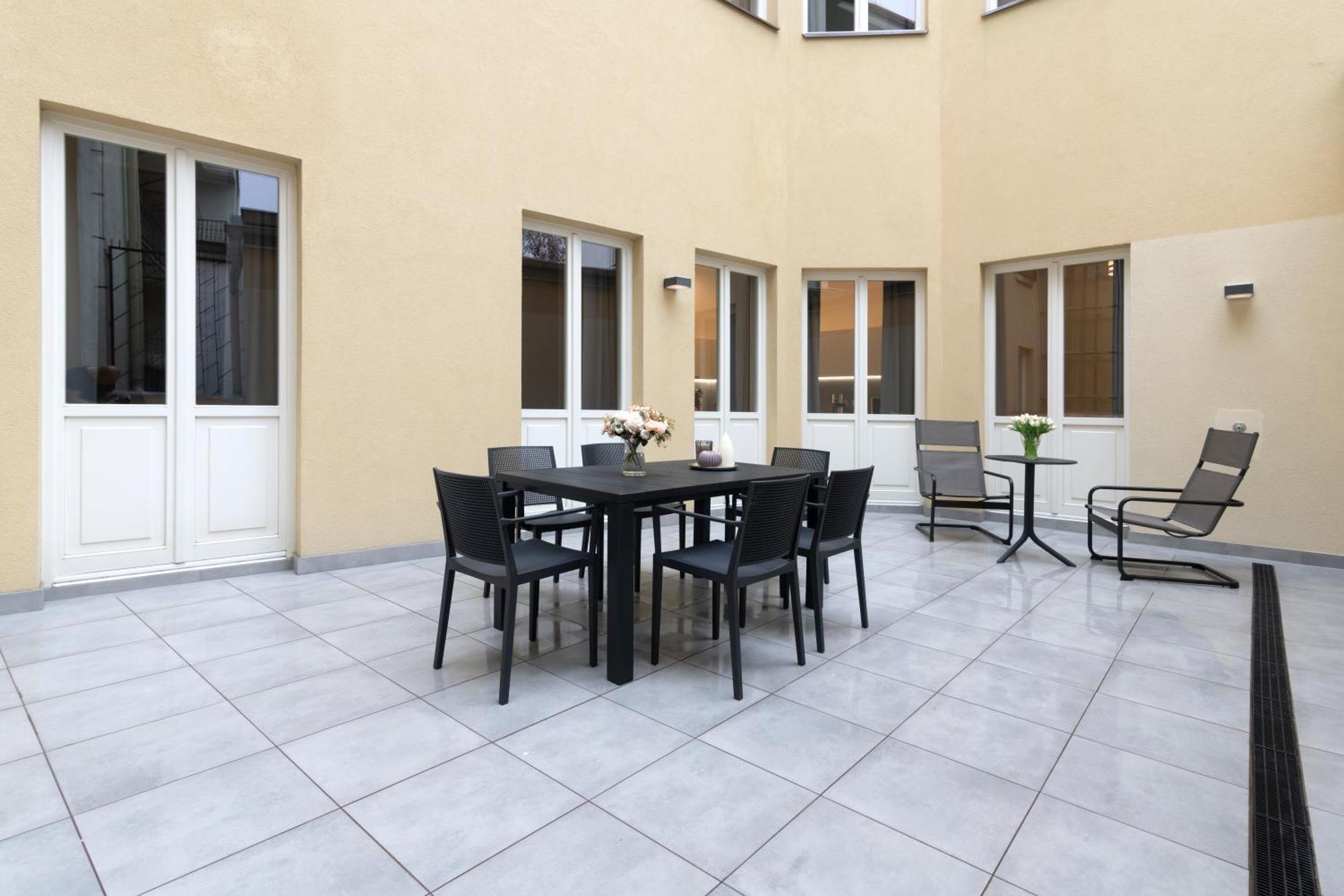 Kinsky Garden And By Dwellfort Aparthotel