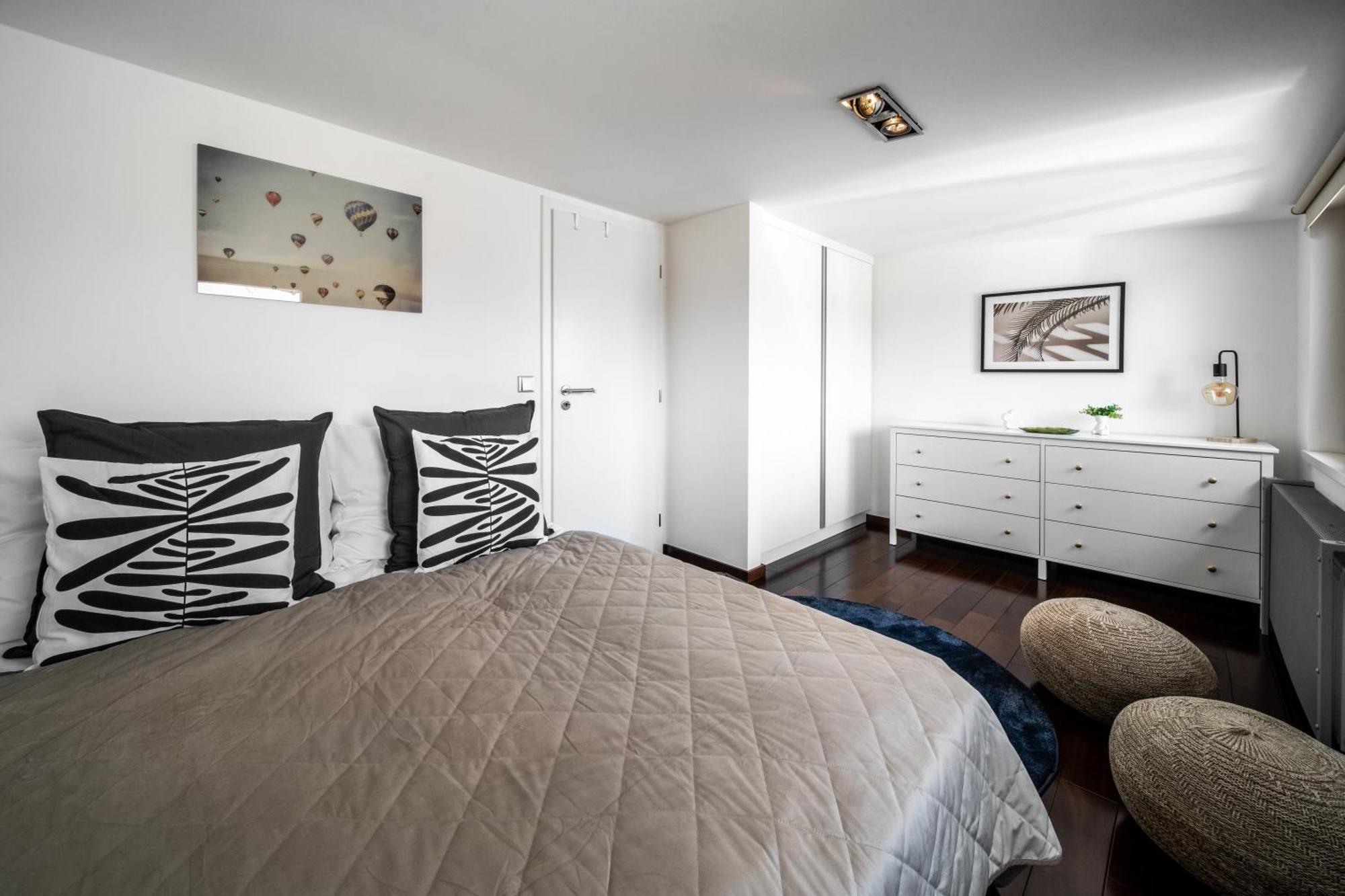 View Luxury With Foosball & Xbox - In Centre Apartment Prag