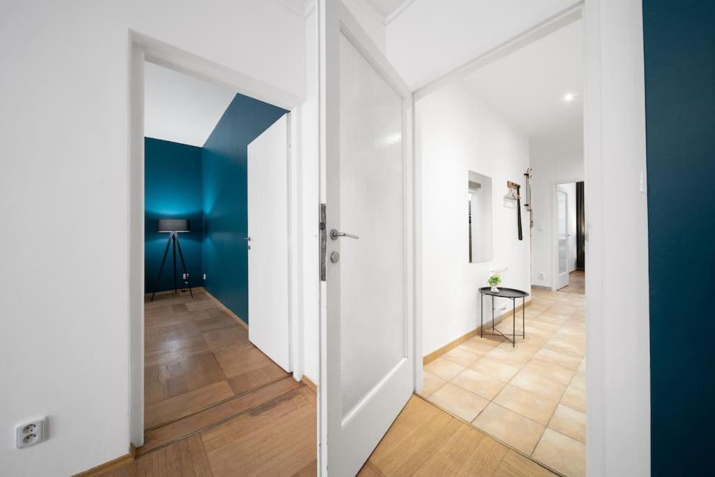 Cityscape Charm Spacious 3 Bedroom Haven For 7 * Prag