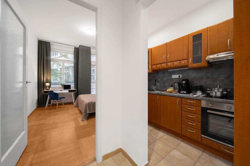 Daire Cityscape Charm Spacious 3 Bedroom Haven For 7 *