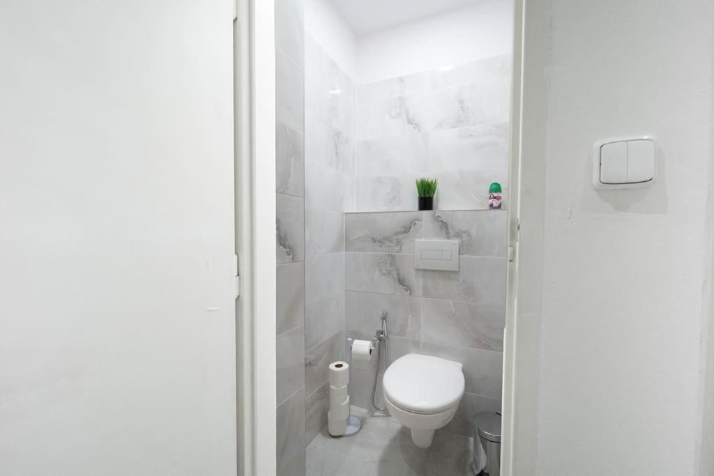 Cityscape Charm Spacious 3 Bedroom Haven For 7 Daire Prag