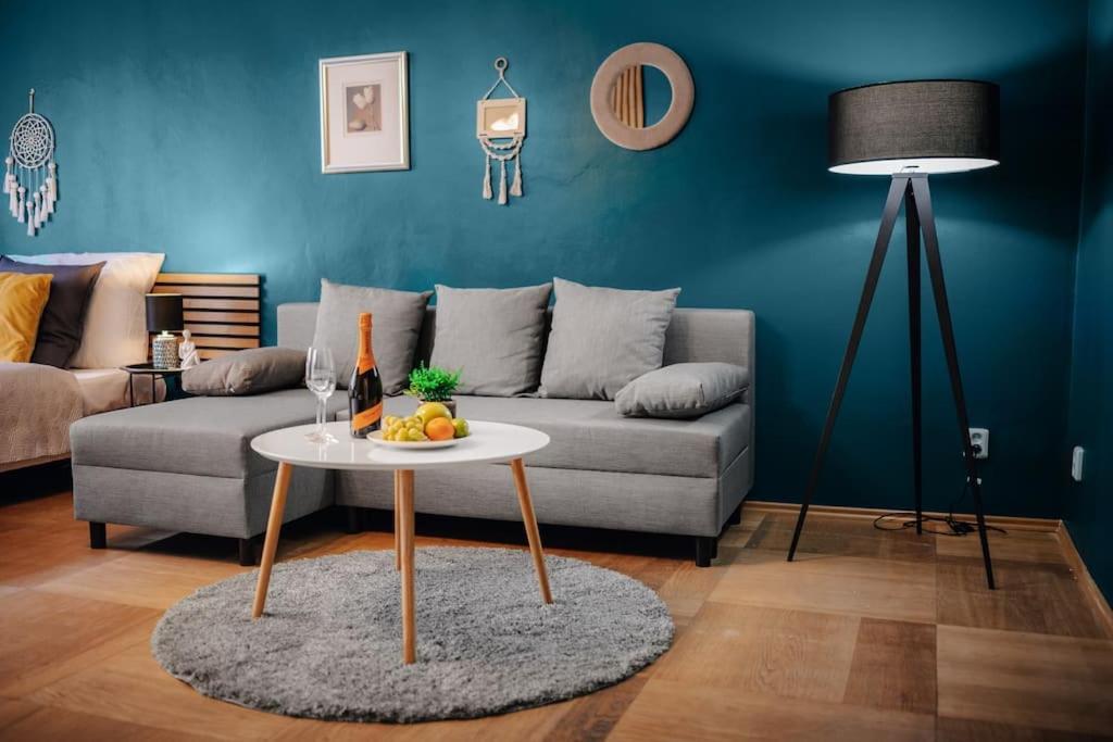 Cityscape Charm Spacious 3 Bedroom Haven For 7 *
