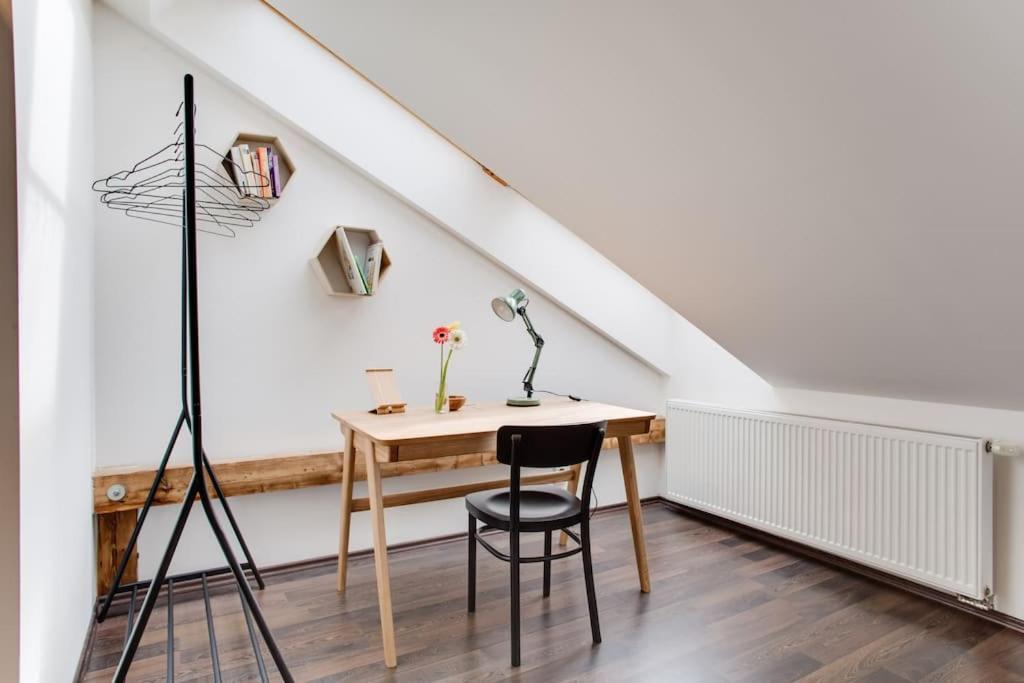 Unique City Centre Duplex, Castle View, Roof Top Terrace * Prague
