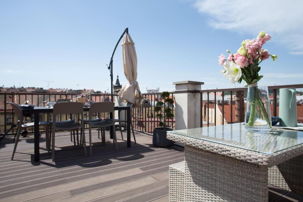 Unique City Centre Duplex, Castle View, Roof Top Terrace * Prague