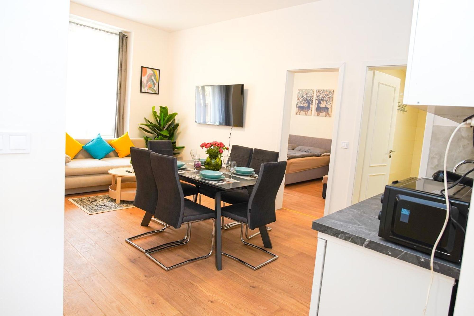 Stunning In Historical Center Apartment