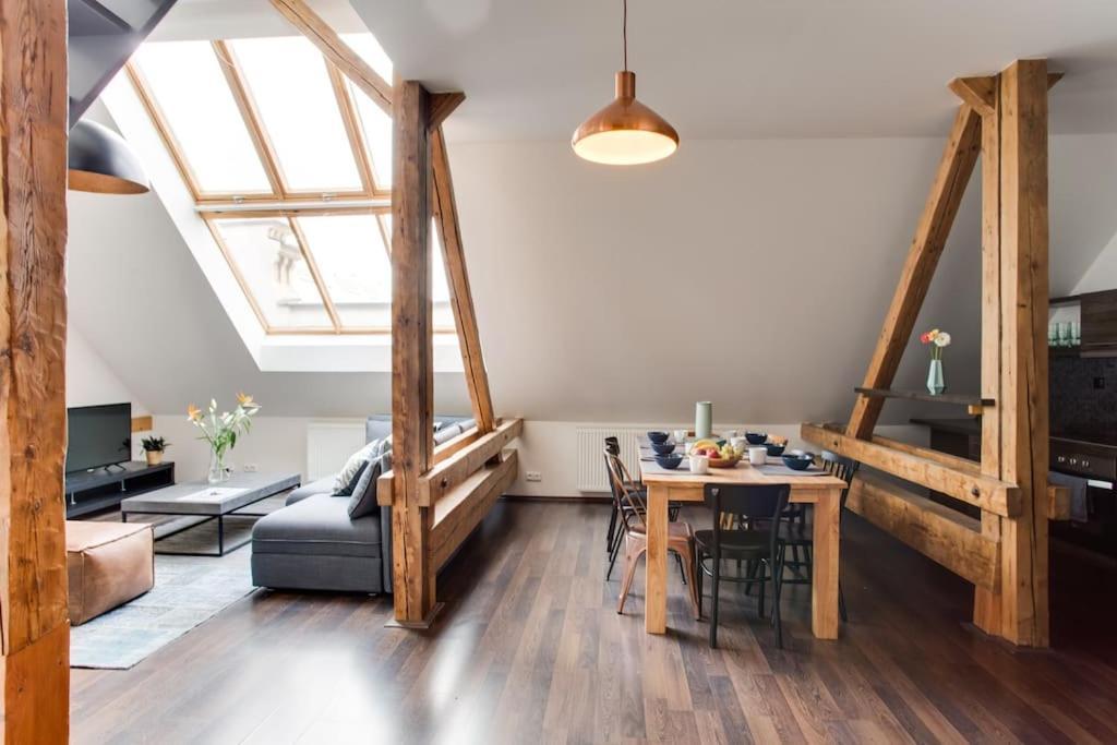 Apartment Unique City Centre Duplex, Castle View, Roof Top Terrace Prague