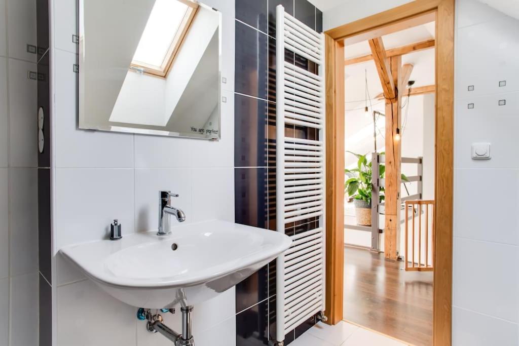 Unique City Centre Duplex, Castle View, Roof Top Terrace Prague