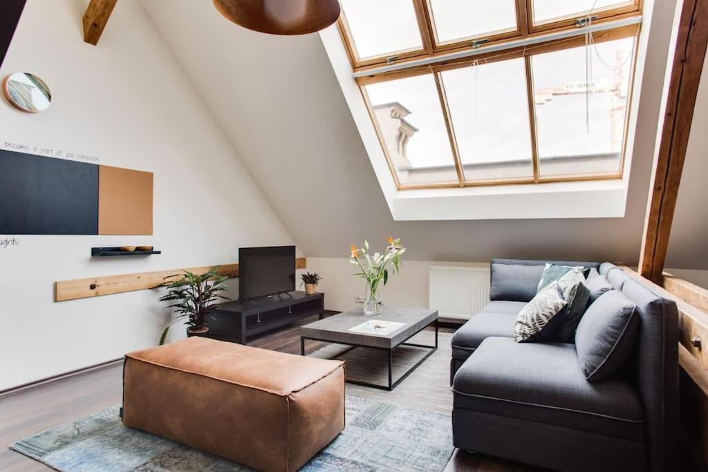 Unique City Centre Duplex, Castle View, Roof Top Terrace Apartment Prague
