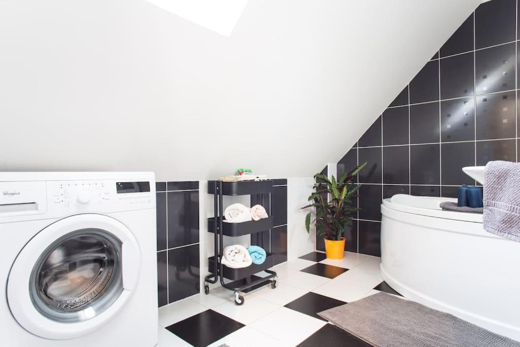 Unique City Centre Duplex, Castle View, Roof Top Terrace *