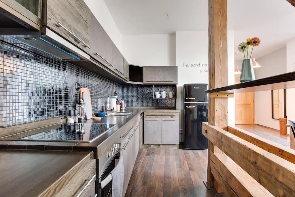 Unique City Centre Duplex, Castle View, Roof Top Terrace Prague