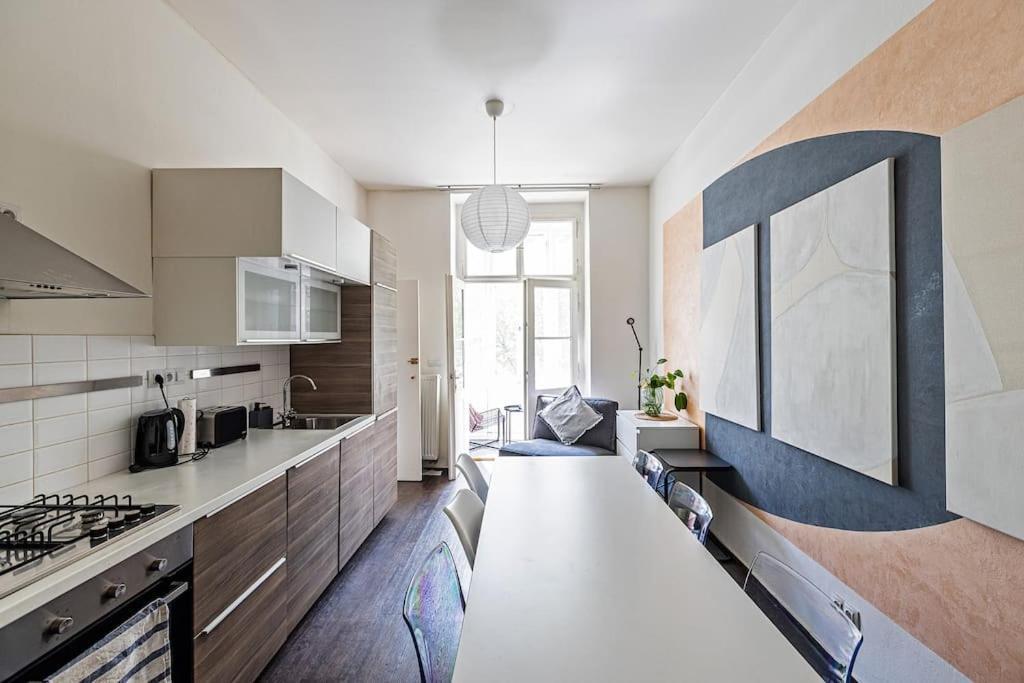 Unique Stylish - L3 Apartment