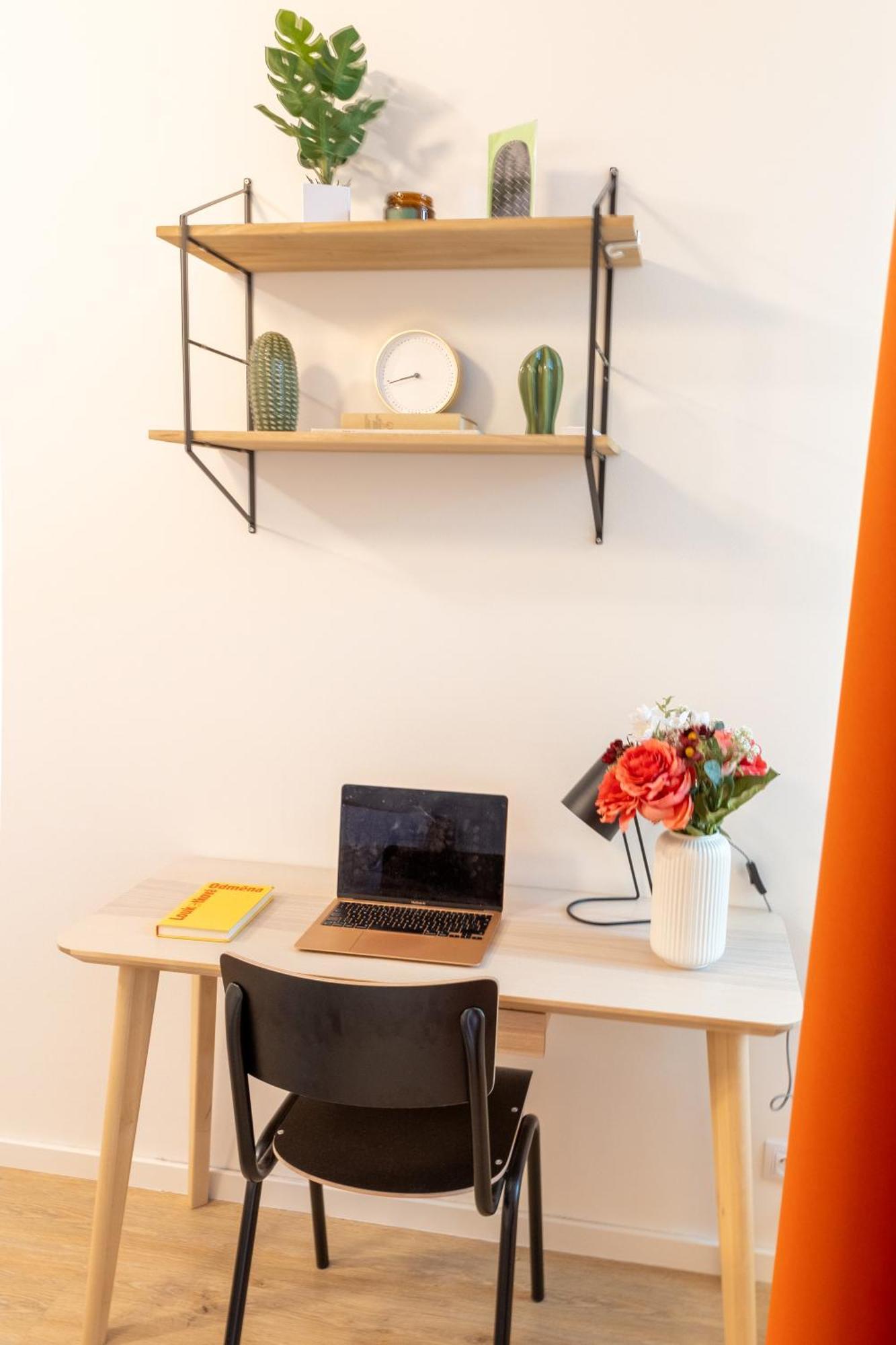 3bdr With Terrace And Electric Grill In Vinohrady By Days Prague