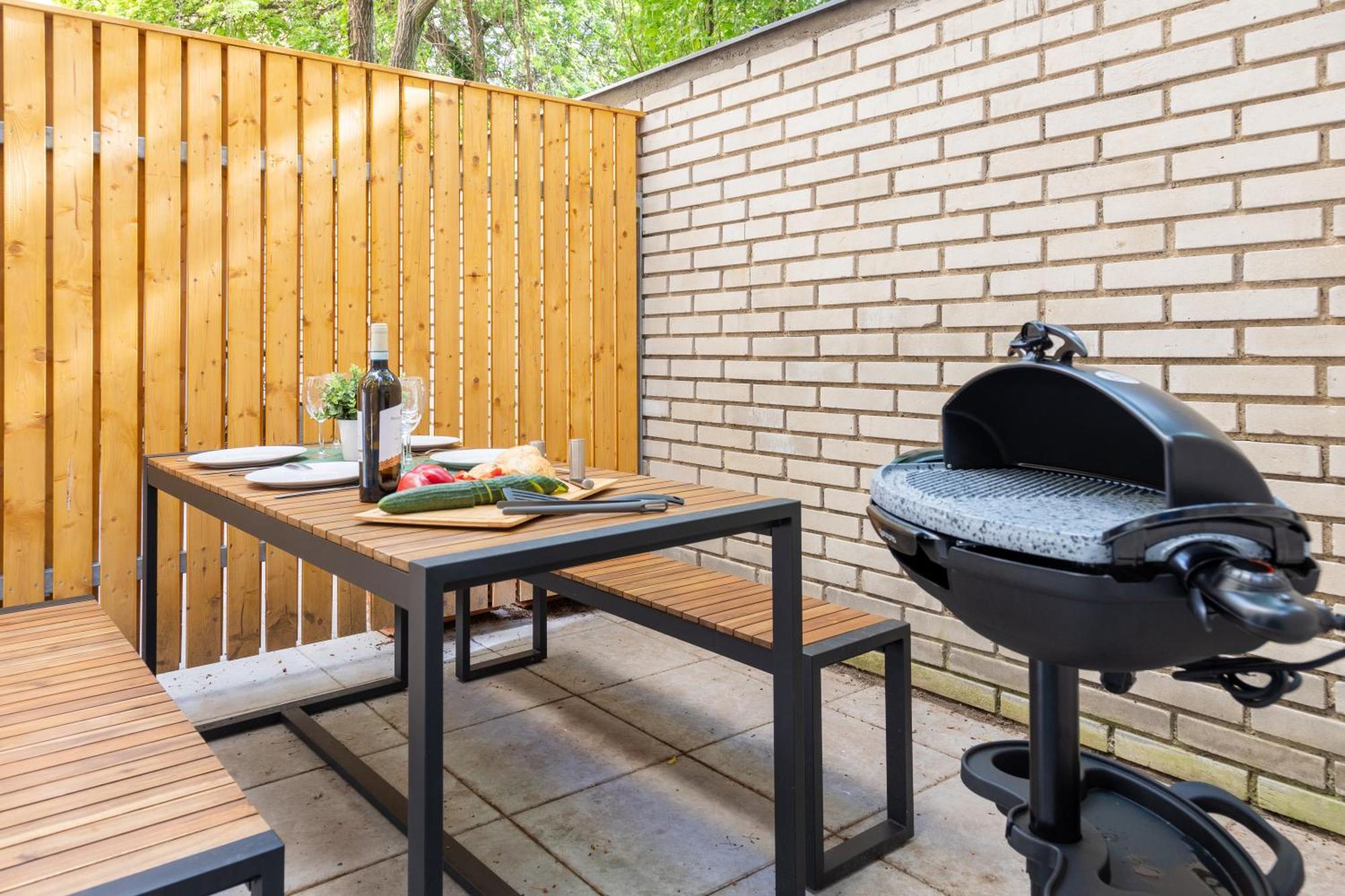 3bdr With Terrace And Electric Grill In Vinohrady By Days Apartment