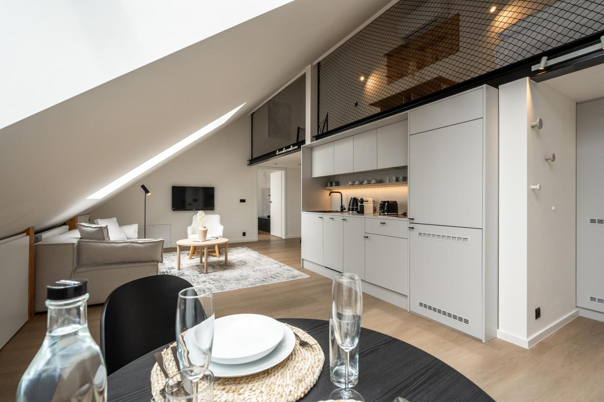 Honest Karlin Aparthotel *
