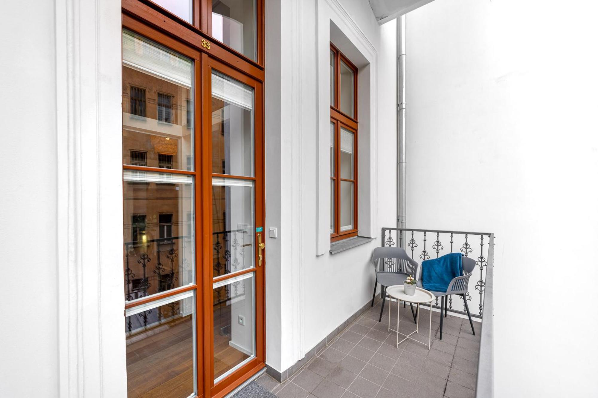 Elegant Located In The Centre Of Apartment *