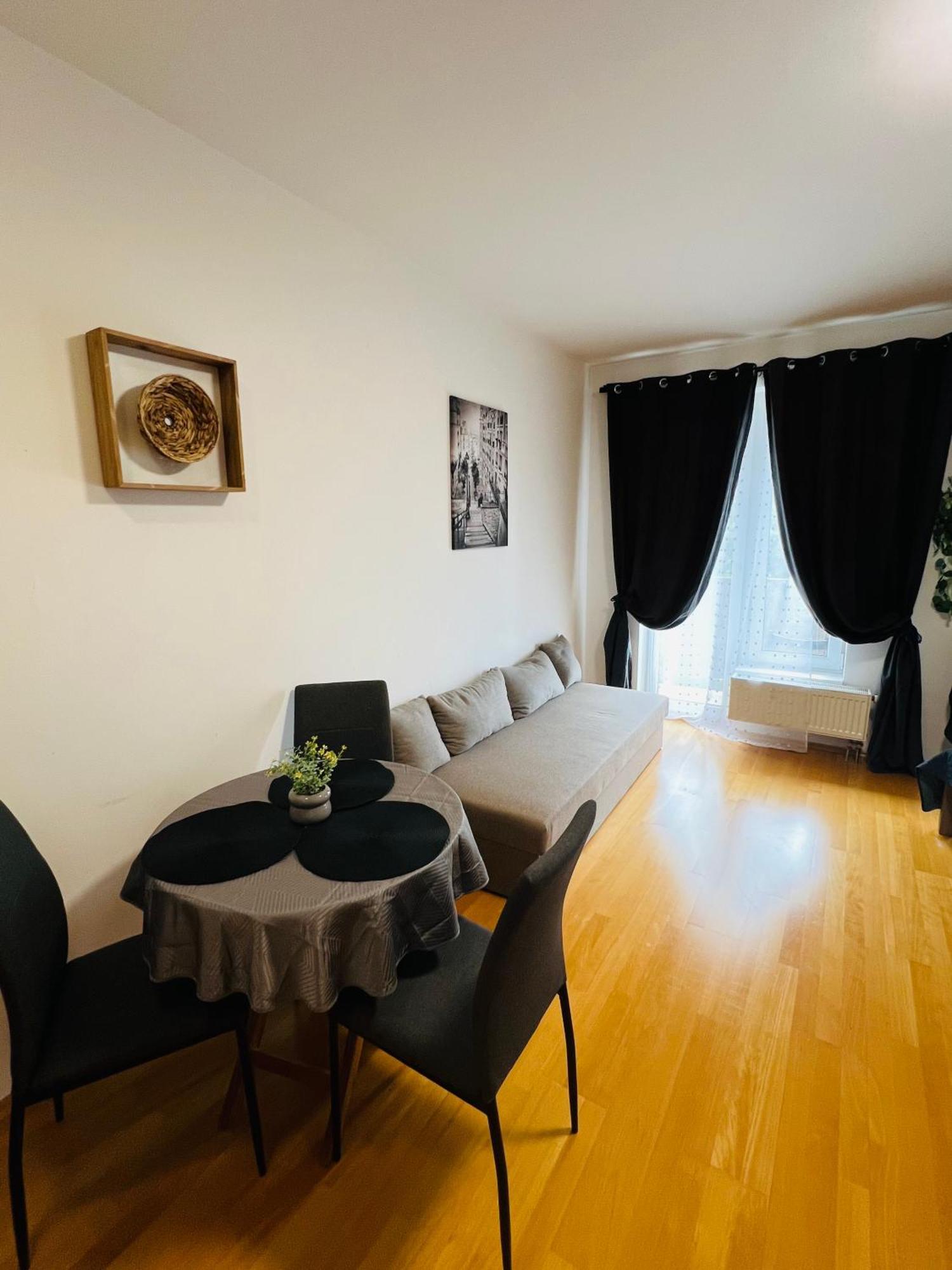 Nika 10 Apartment *