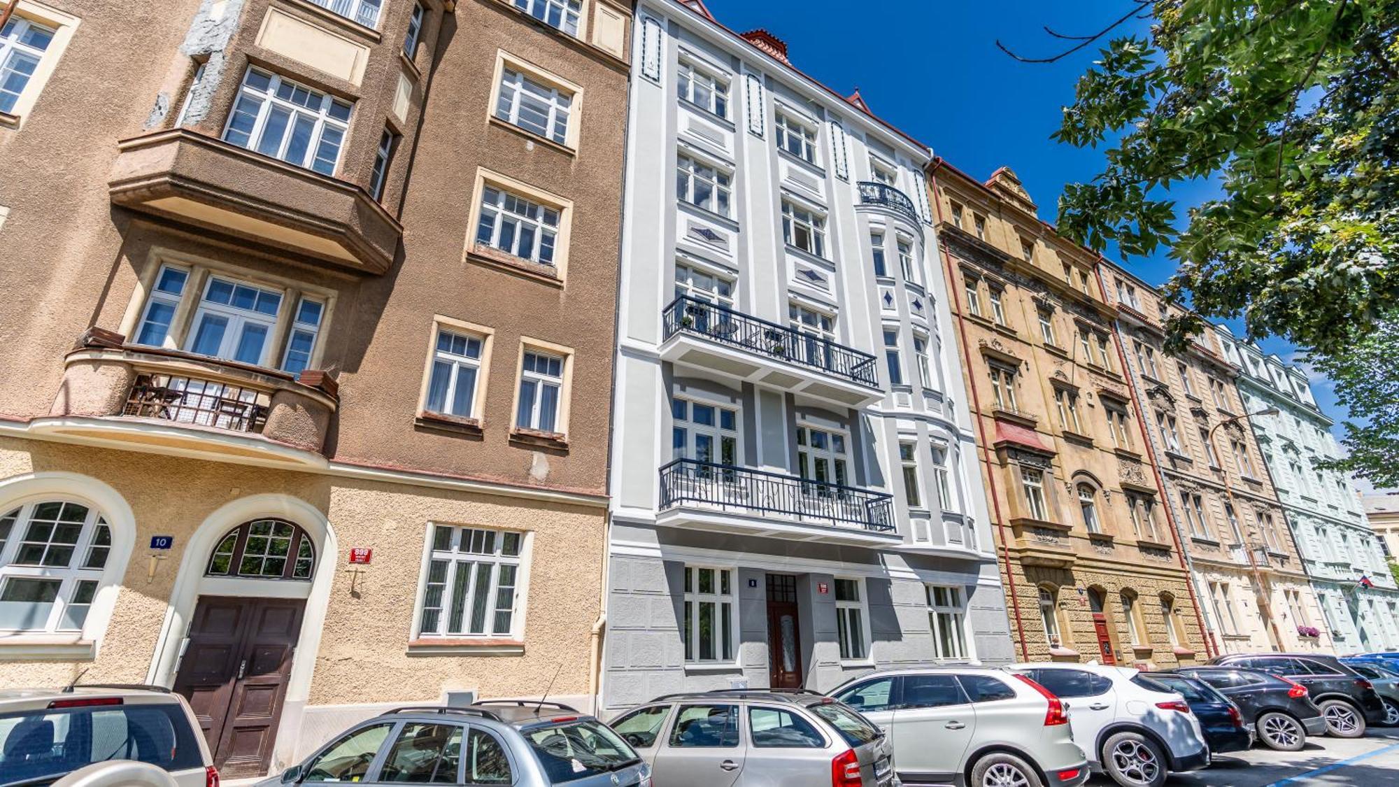Apartment In The Clouds Letna - Luxury With Romantic Balconies In Quiet Centre Of *