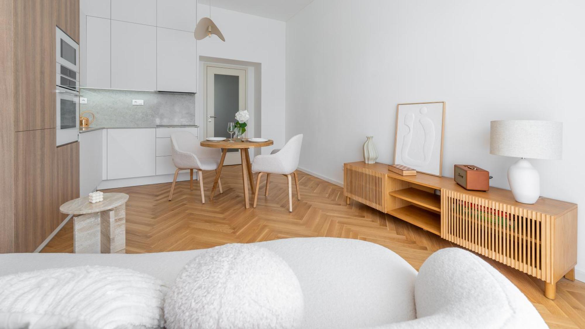 Apartment In The Clouds Letna - Luxury With Romantic Balconies In Quiet Centre Of *