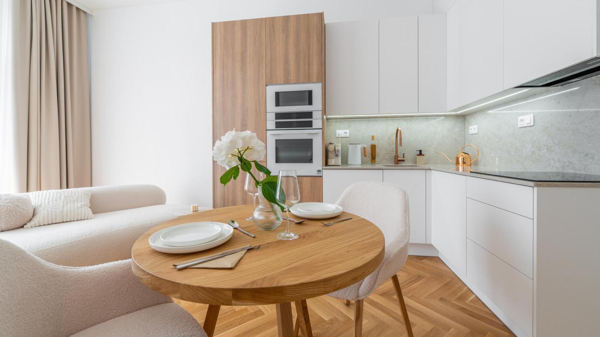 Apartment In The Clouds Letna - Luxury With Romantic Balconies In Quiet Centre Of *