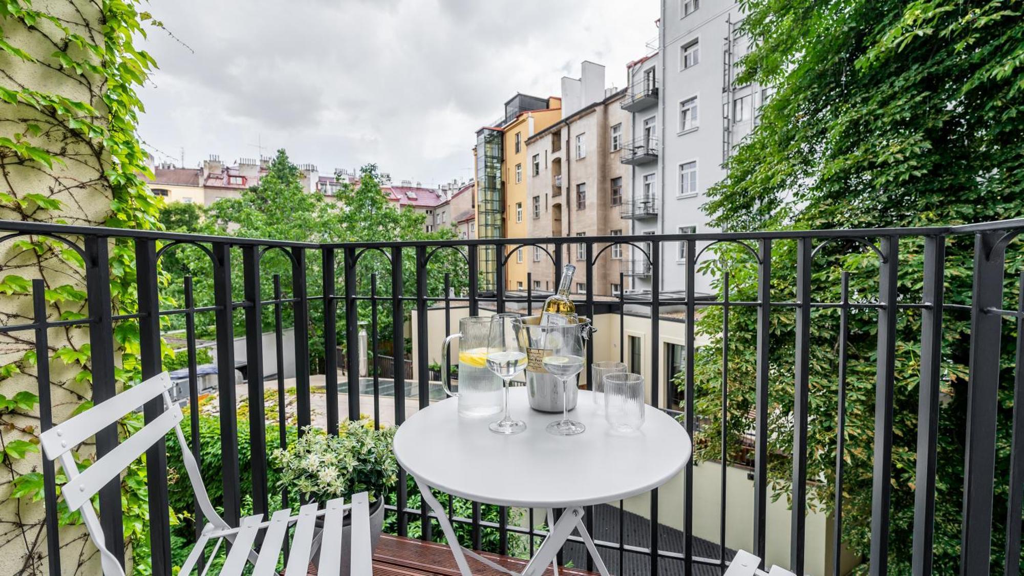 In The Clouds Letna - Luxury With Romantic Balconies In Quiet Centre Of
