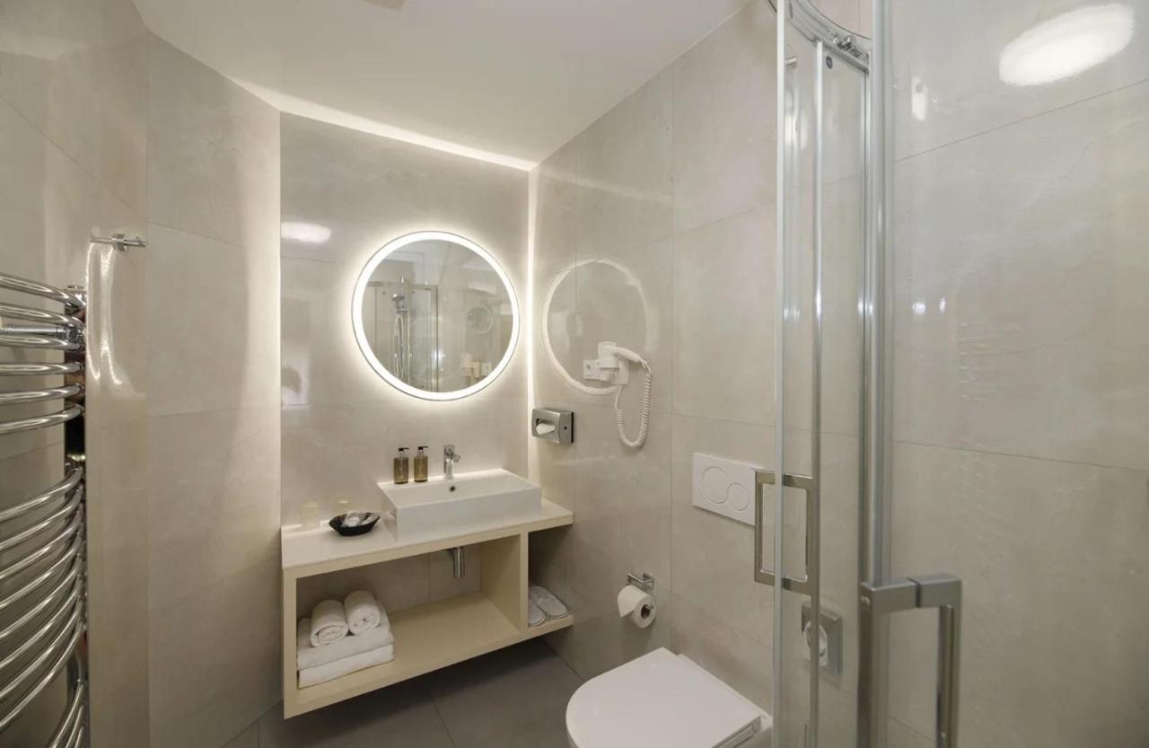 Hotel The Golden Wheel 4*
