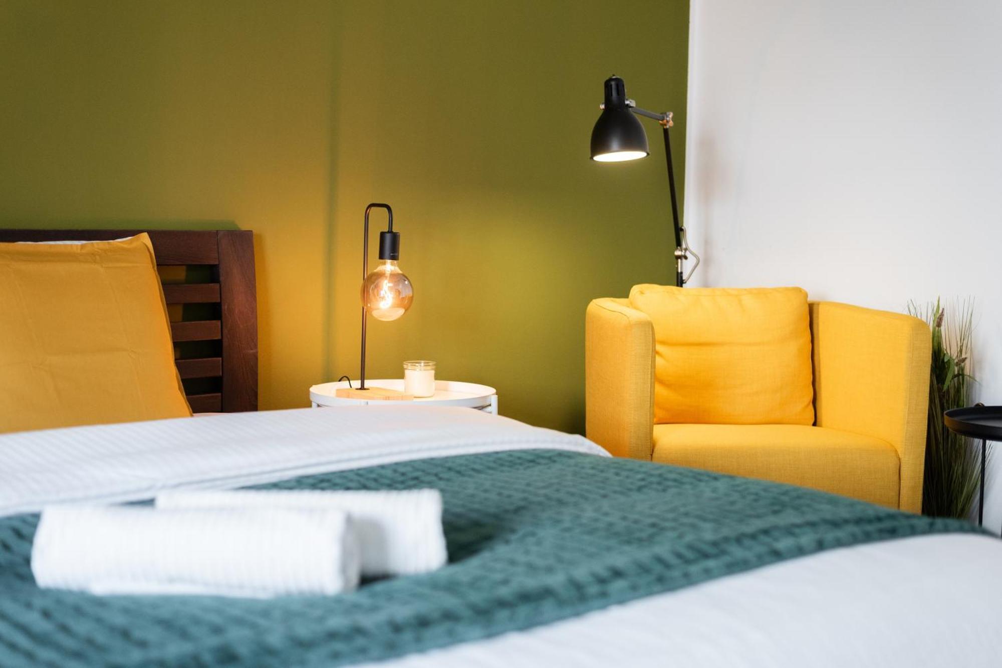 Apartments With Large Balcony, Parking Prague *