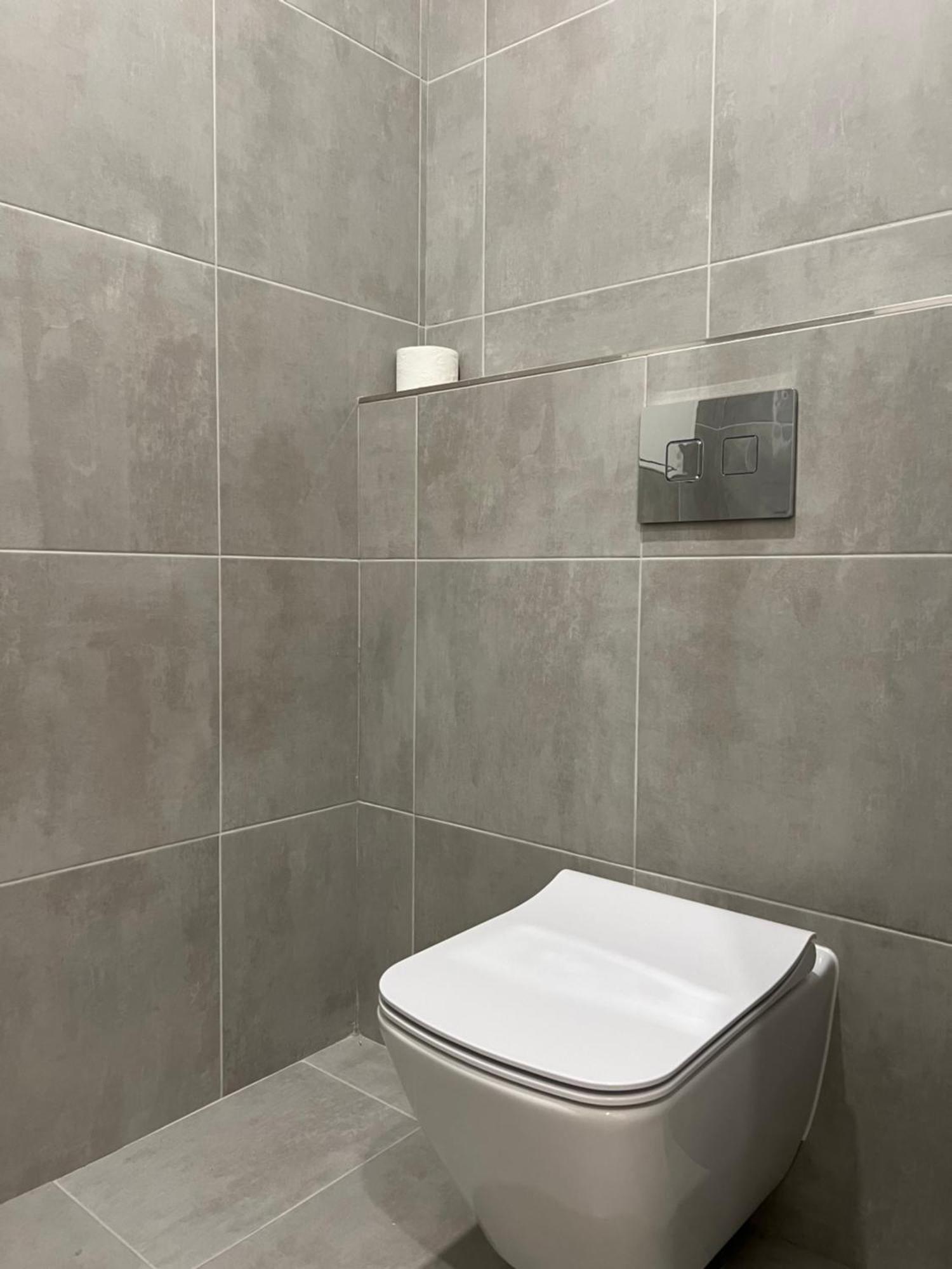 A New Apartment, Free Parking, Close To The Center Apartment *