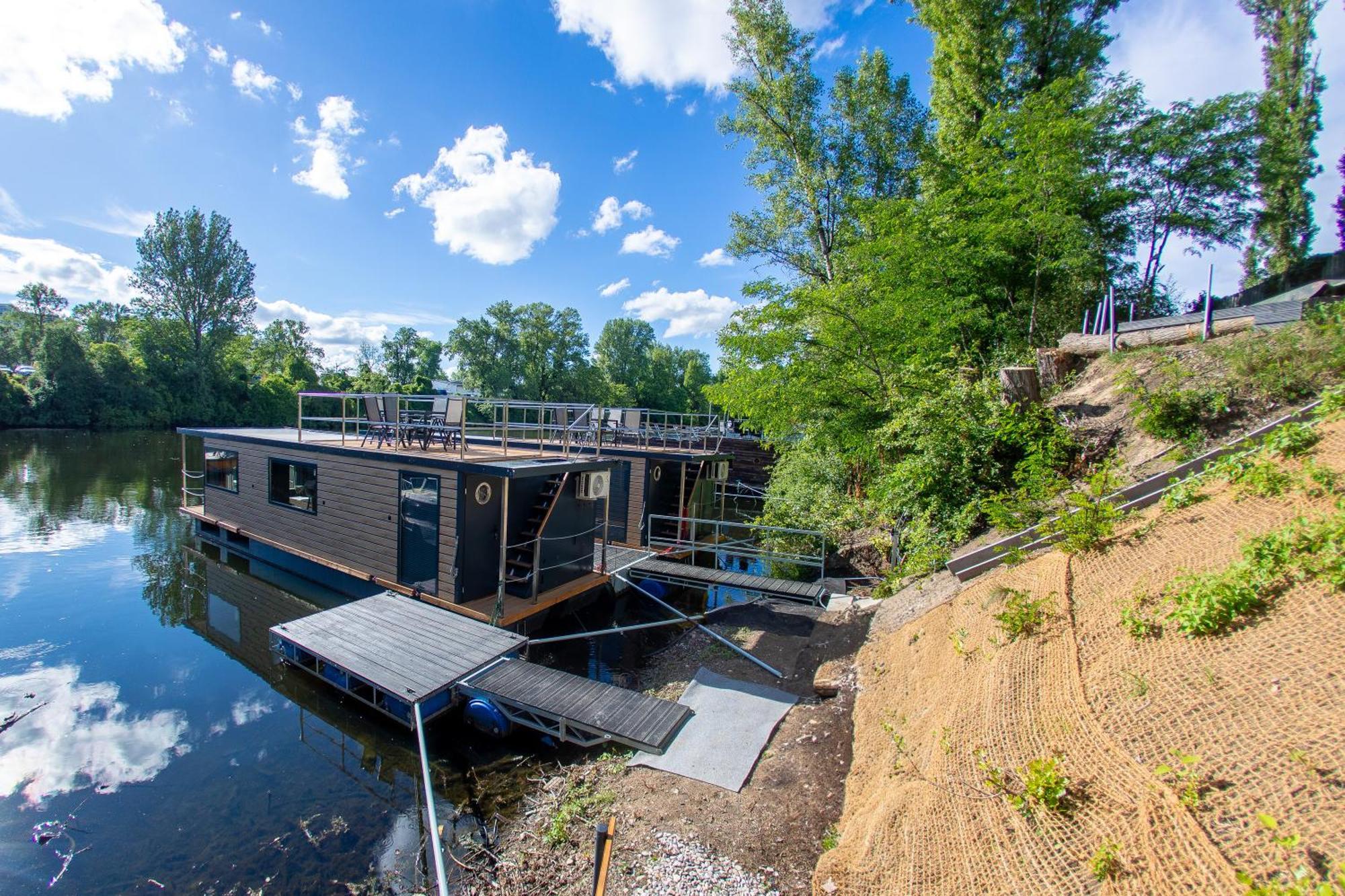 Bay Houseboats