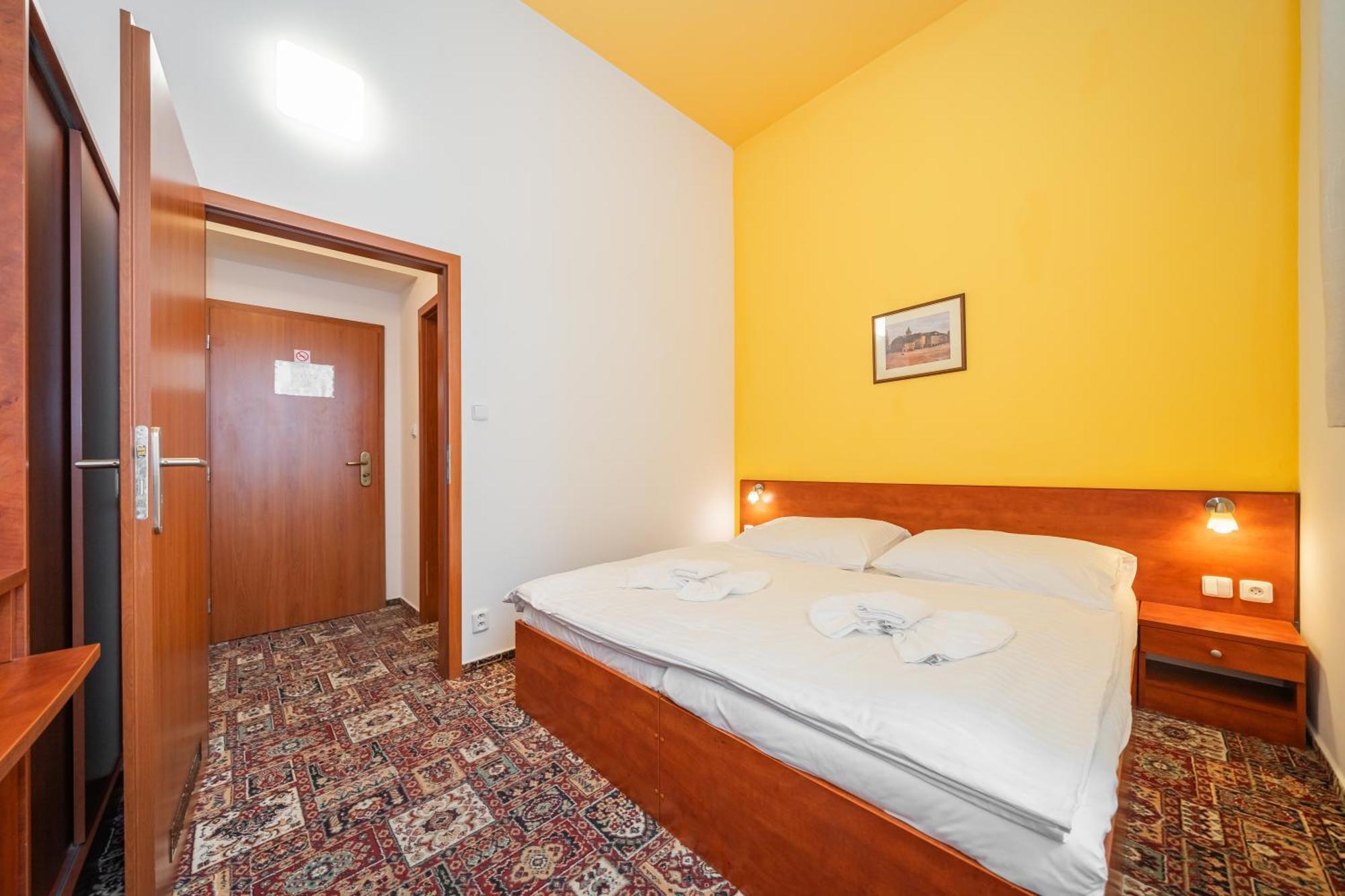 De Luxe Hotel