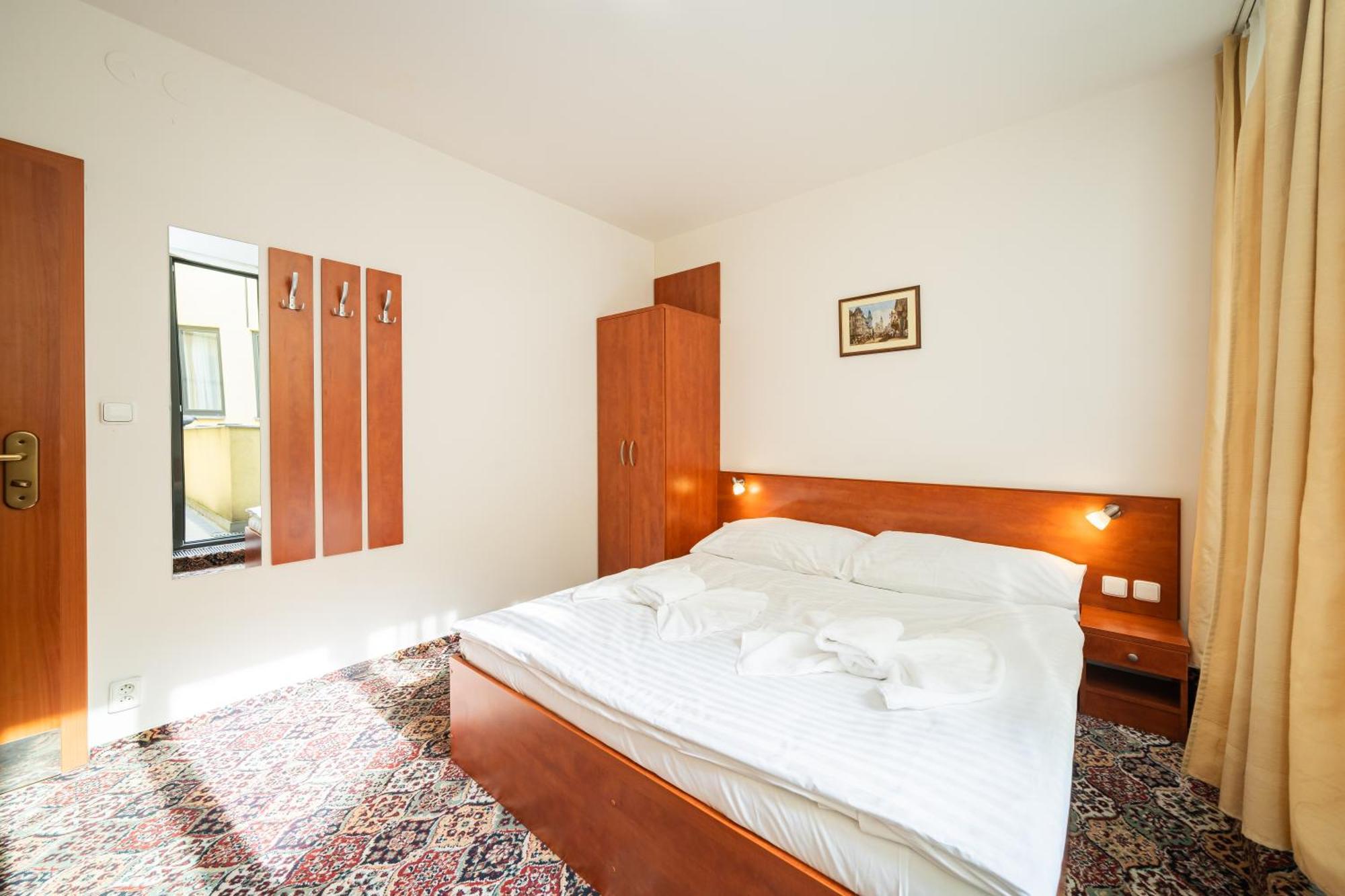 De Luxe Hotel