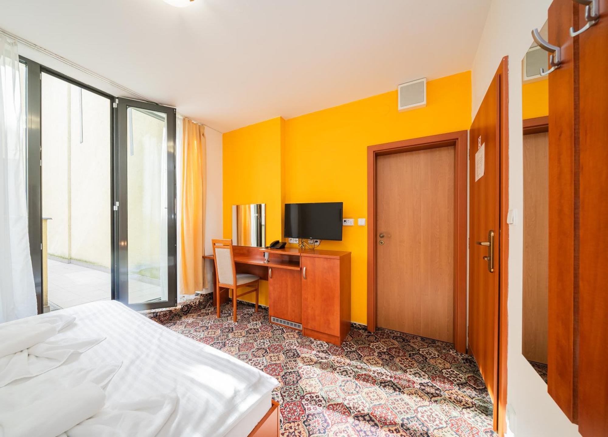 De Luxe 3*