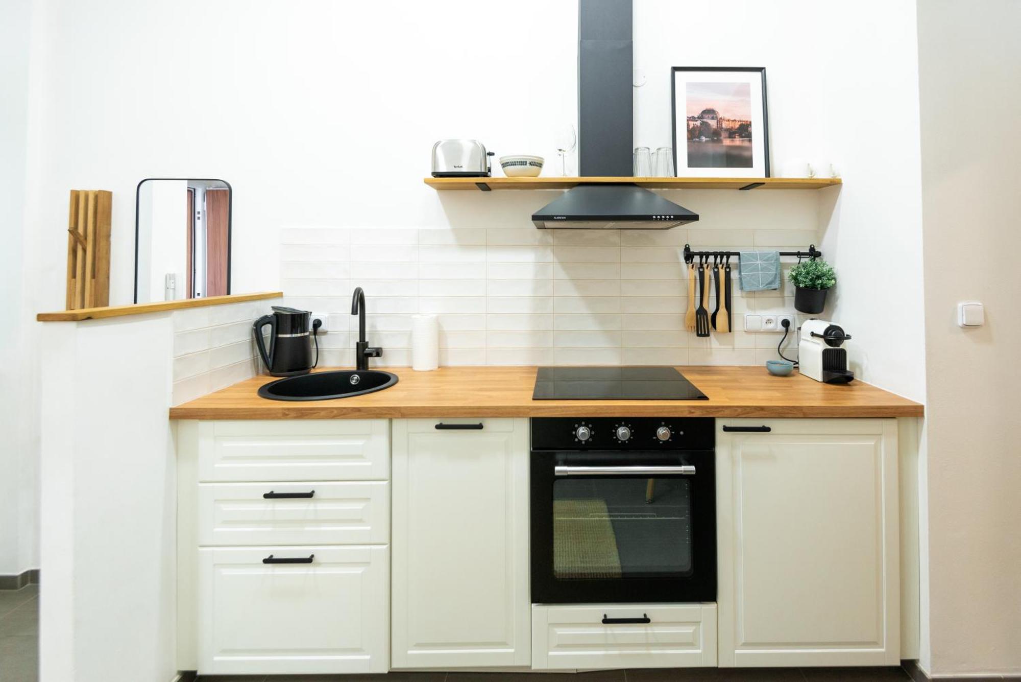 Modern & Spacious Near The Old Town Praga