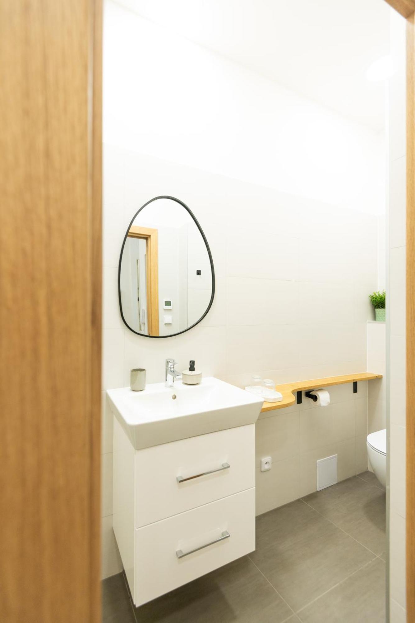 Modern & Spacious Near The Old Town Apartment *