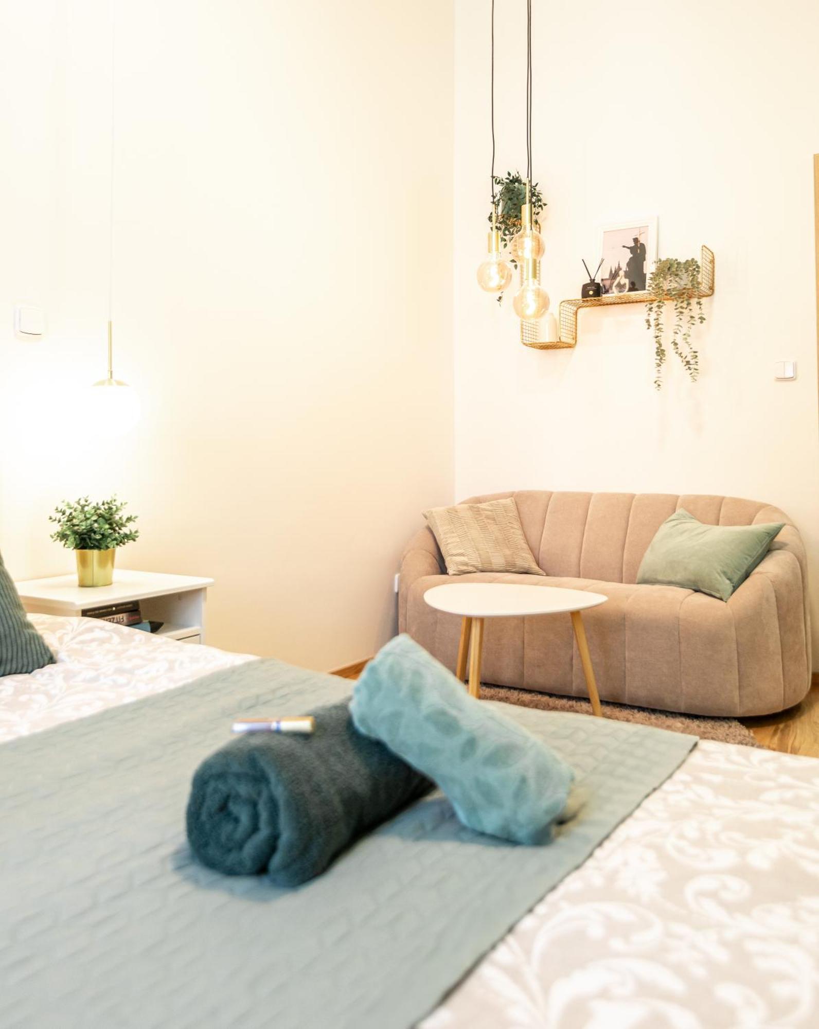 Modern & Spacious Near The Old Town *