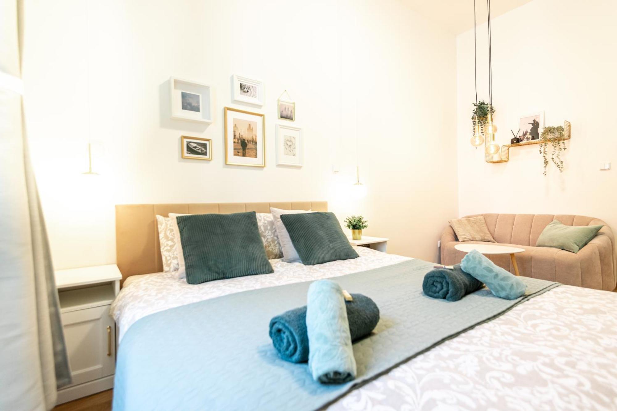 Modern & Spacious Near The Old Town *
