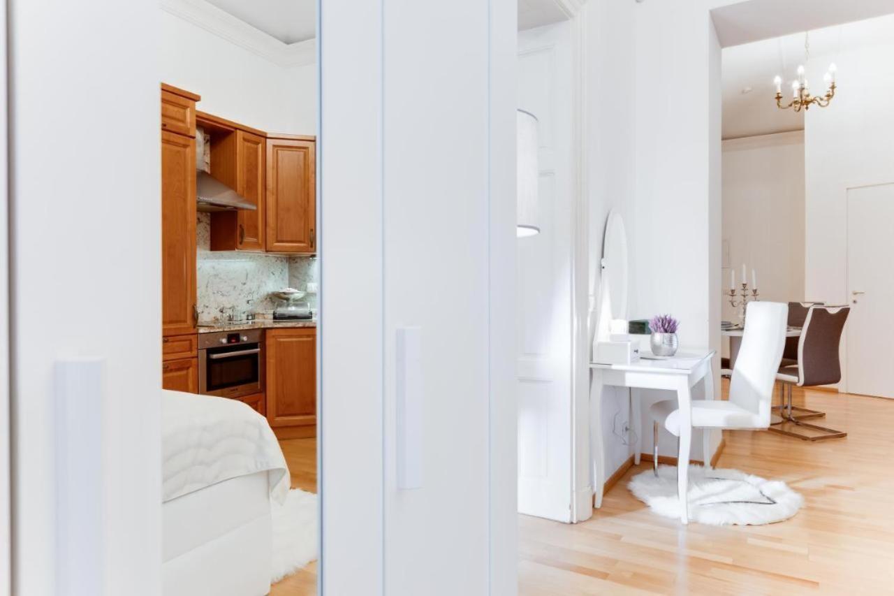 Wenceslas Square Royal Apartment Prague