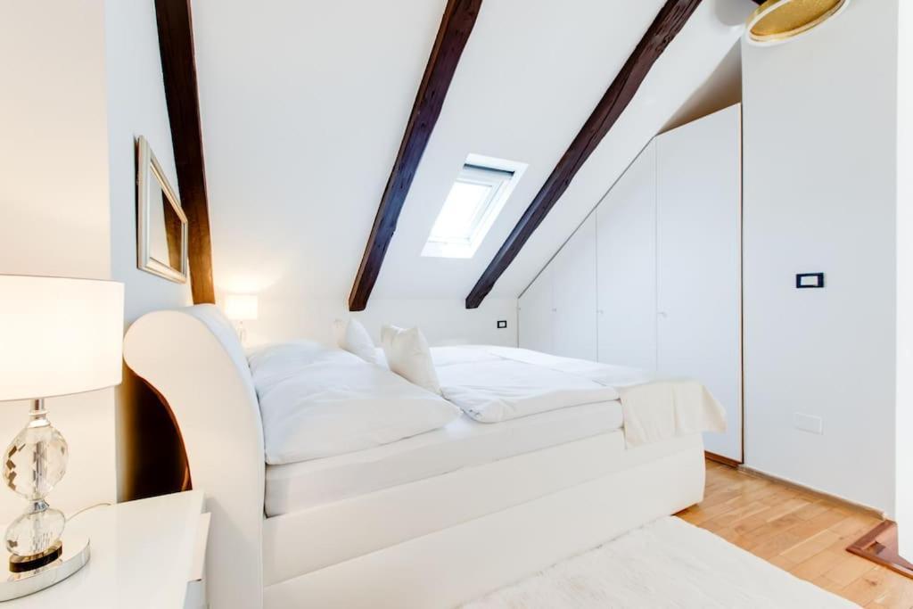 Wenceslas Square Royal Apartment Prague