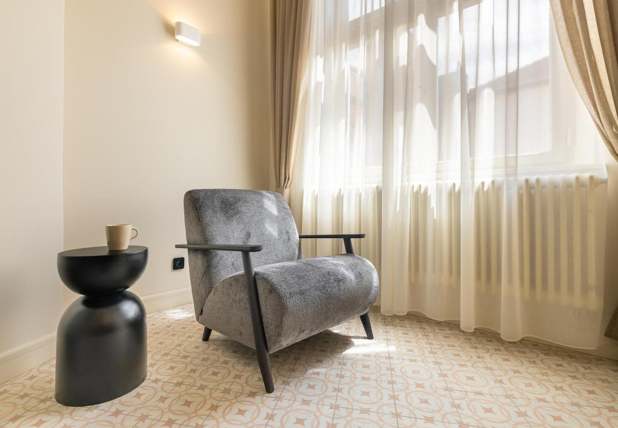 Luxury 2 Bedroom With Ac In The Old Town Appartement