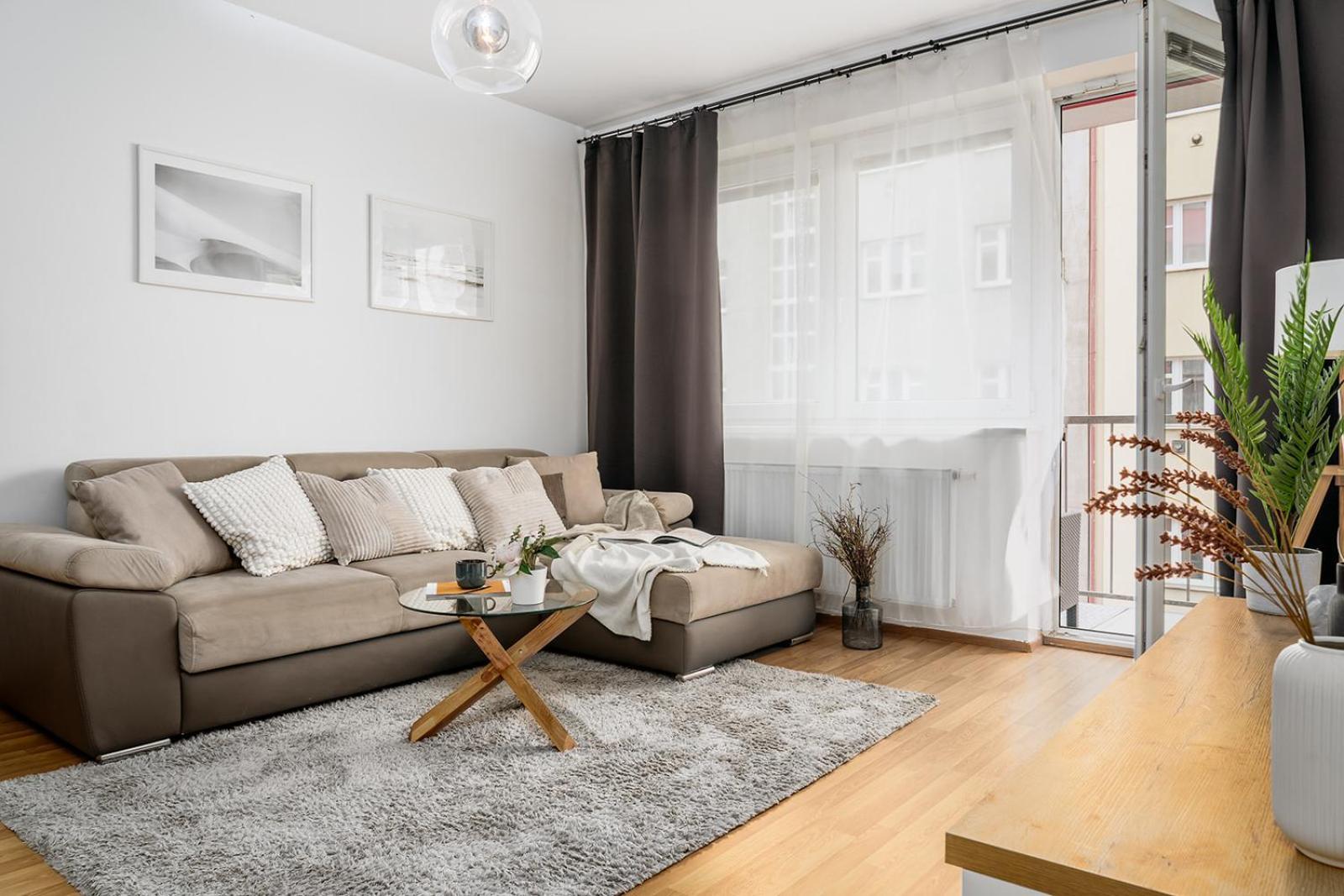 Days - Bright - Balcony - Private Parking * Prague
