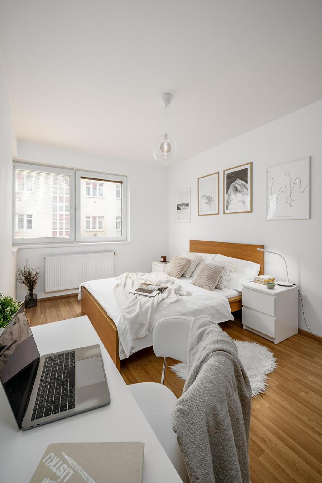 Days - Bright - Balcony - Private Parking Prague