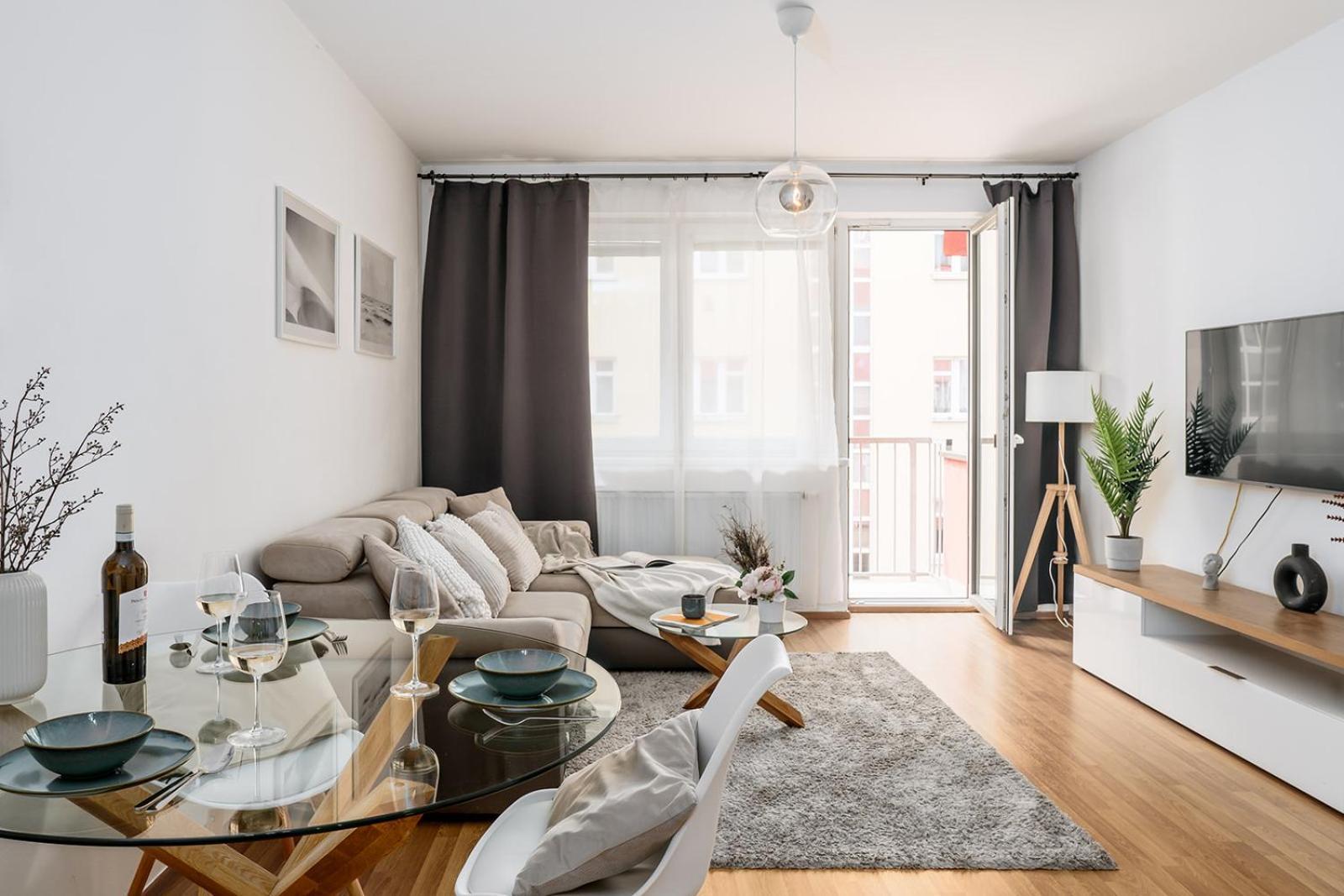 Apartment Days - Bright - Balcony - Private Parking