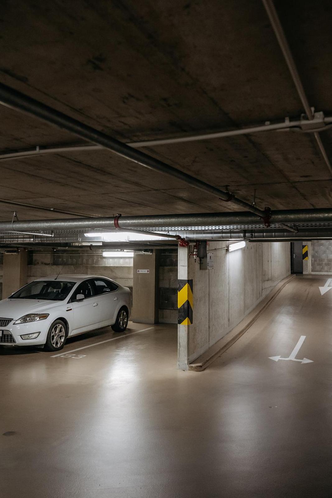 Apartment Days - Bright - Balcony - Private Parking *