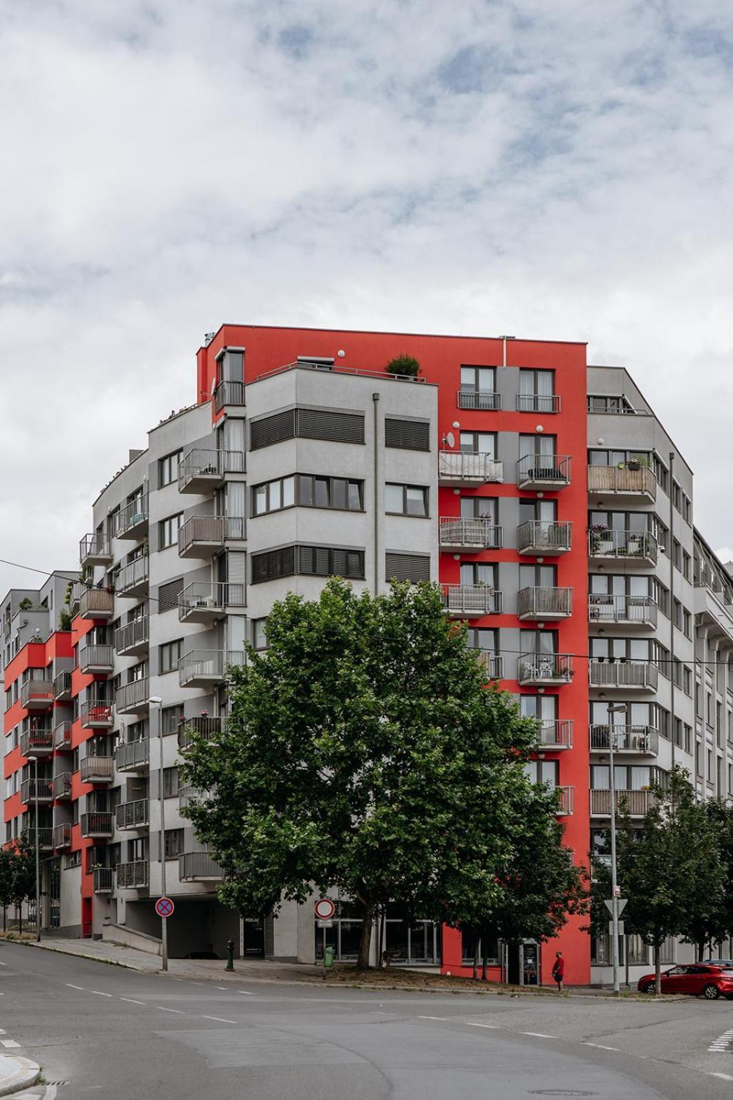 Days - Bright - Balcony - Private Parking * Prague
